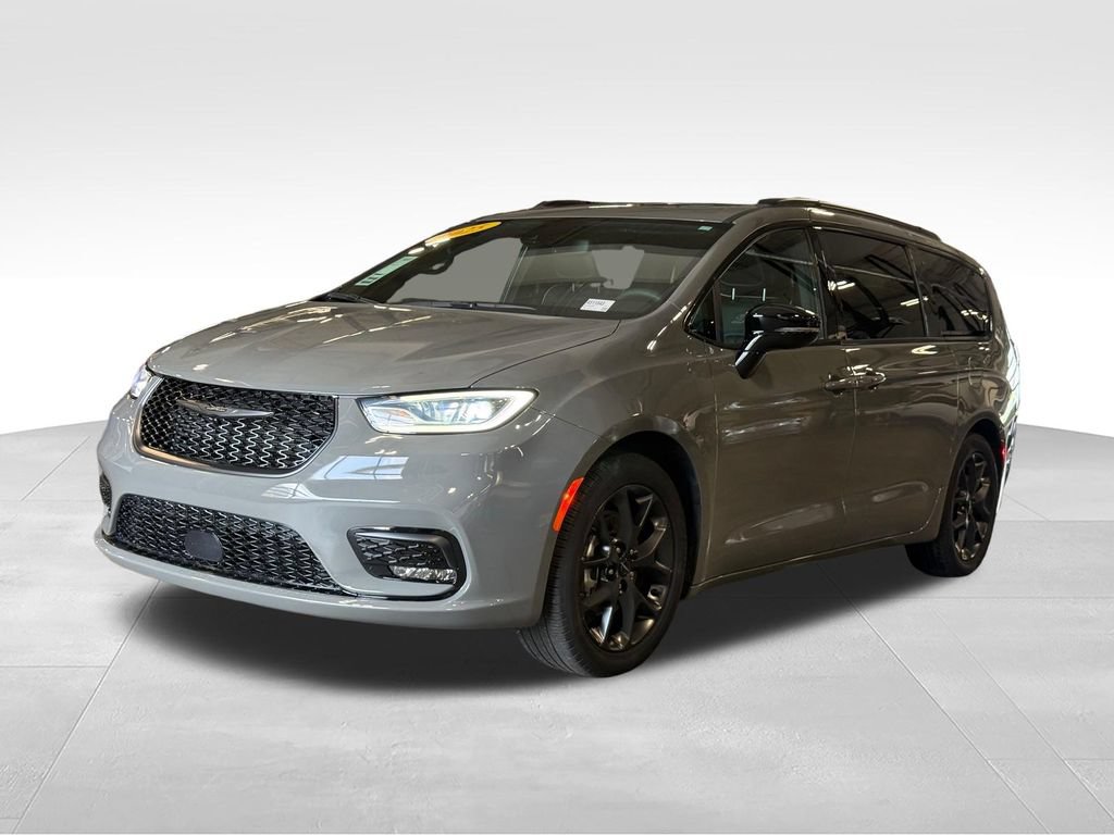 Used 2025 Chrysler Pacifica Limited FWD 360° Tour