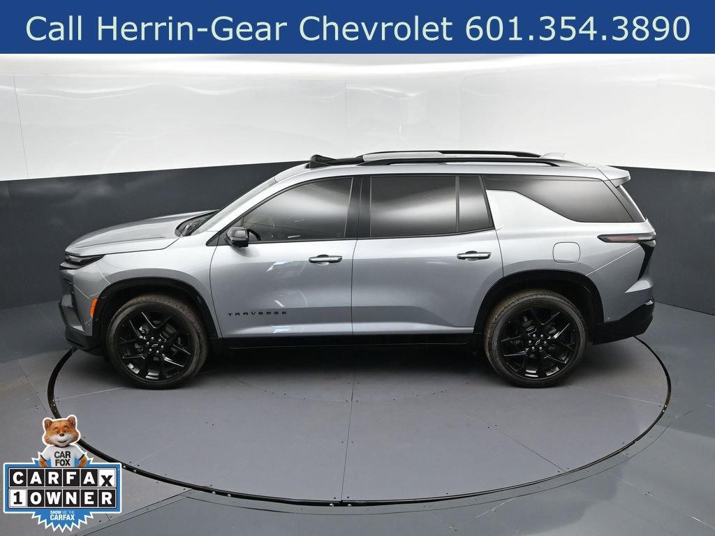 Used 2024 Chevrolet Traverse RS image 32