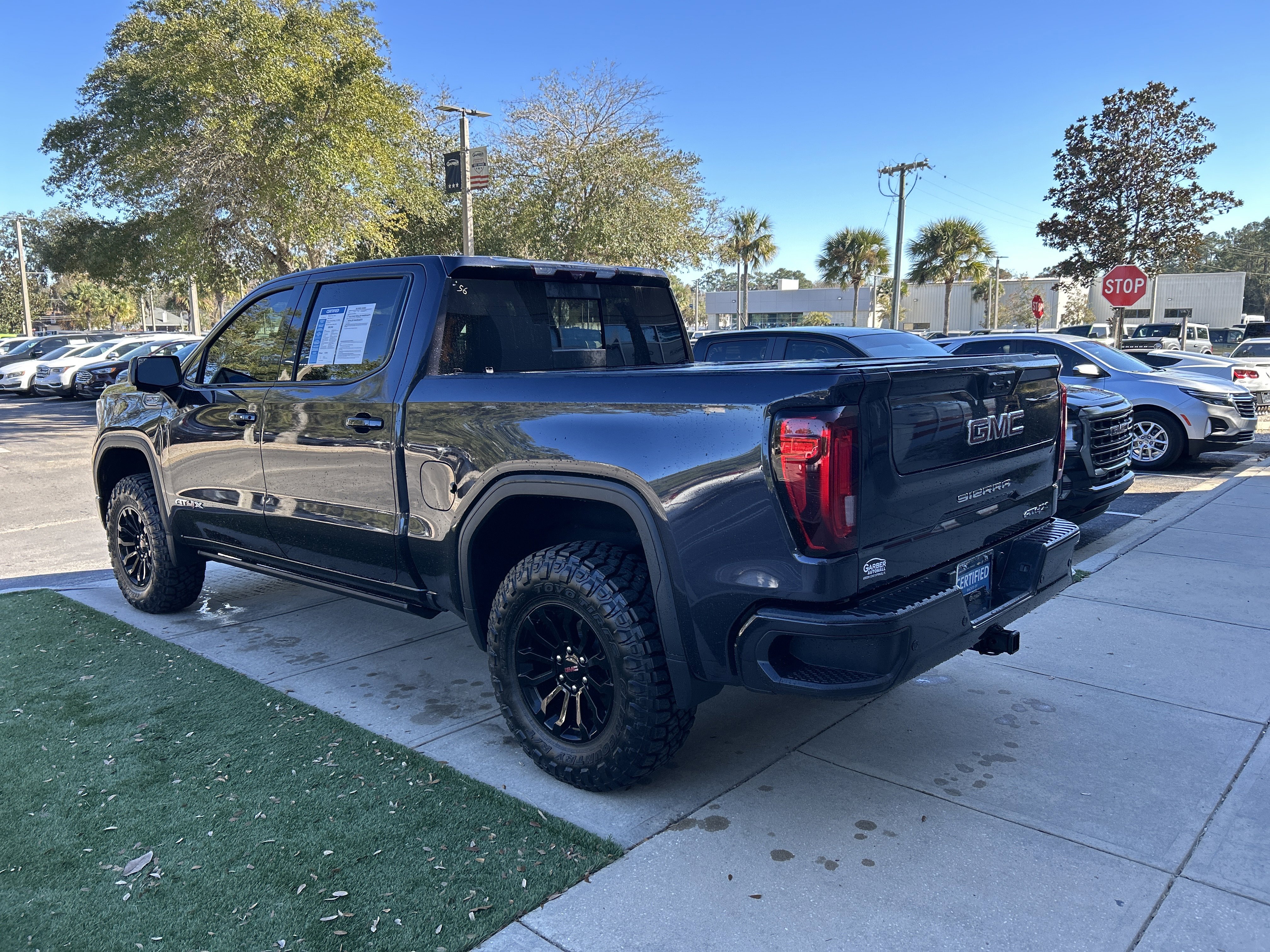 Used 2022 GMC Sierra 1500 AT4X image 5