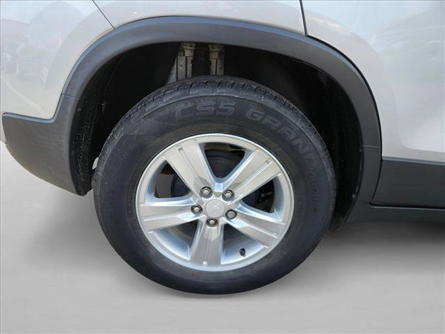 Used 2018 Chevrolet Trax LT w/ LT Convenience Package FWD image 18