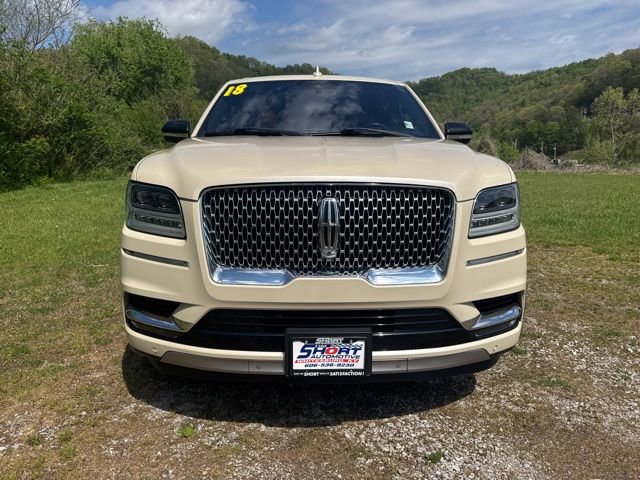 Used 2018 Lincoln Navigator Reserve w/ Technology Package AWD/4WD image 3