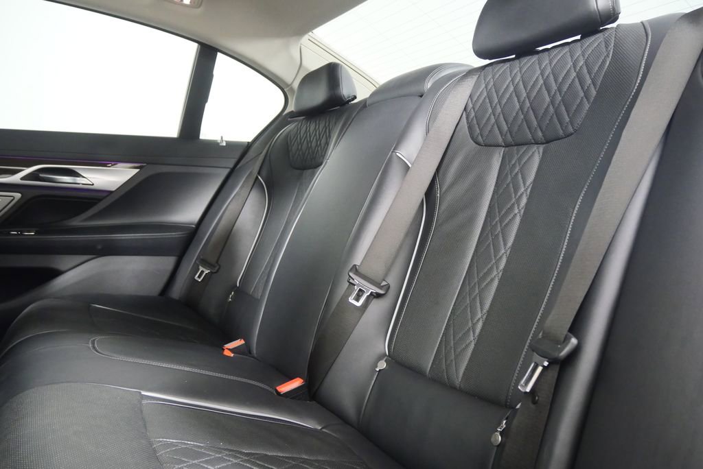 Used 2022 BMW 740i w/ Premium Package RWD image 15