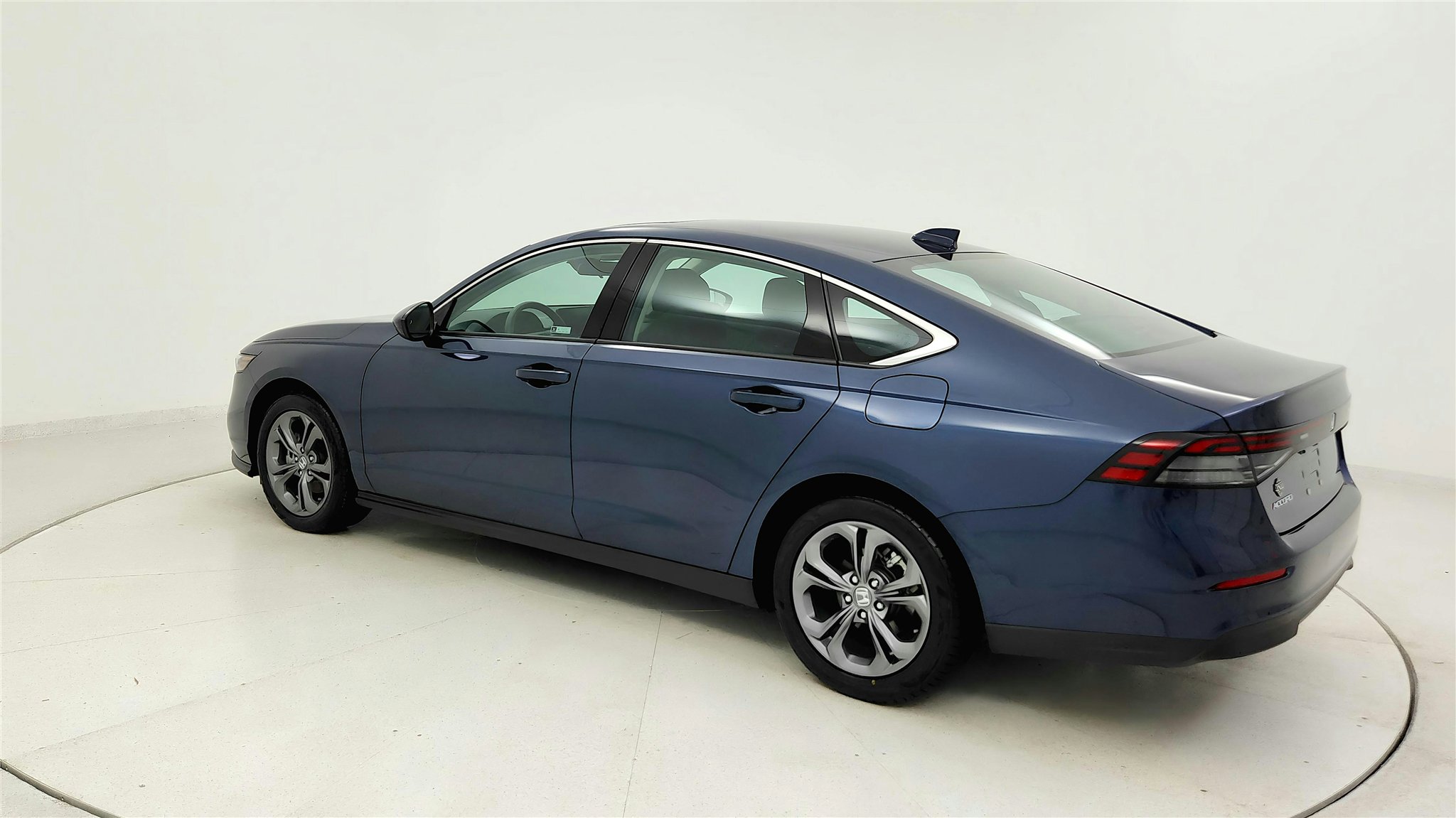 Used 2023 Honda Accord EX image 2