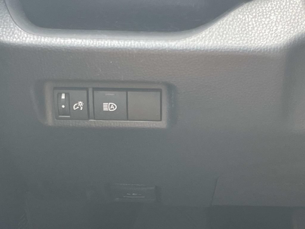 Used 2022 Toyota RAV4 LE FWD image 23