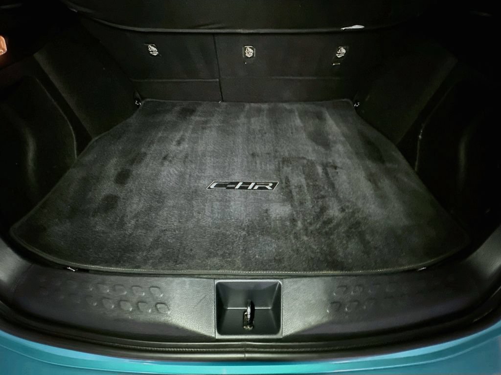 Used 2018 Toyota C-HR XLE FWD image 34