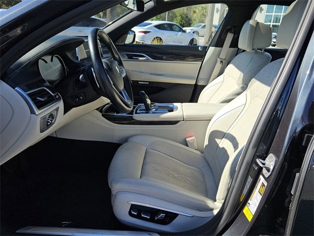 Used 2017 BMW 740i image 3