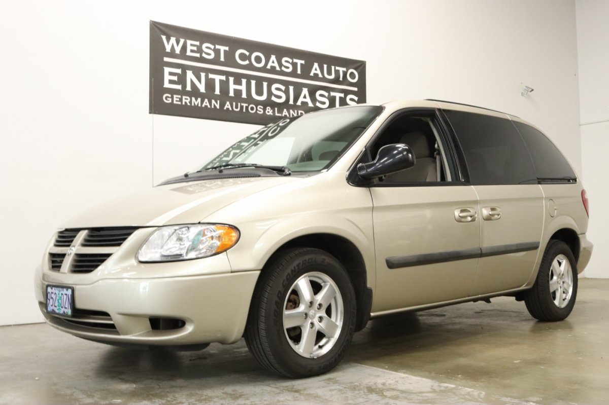 Used 2007 Dodge Caravan SXT w/ Popular Equipment Group I FWD image 1