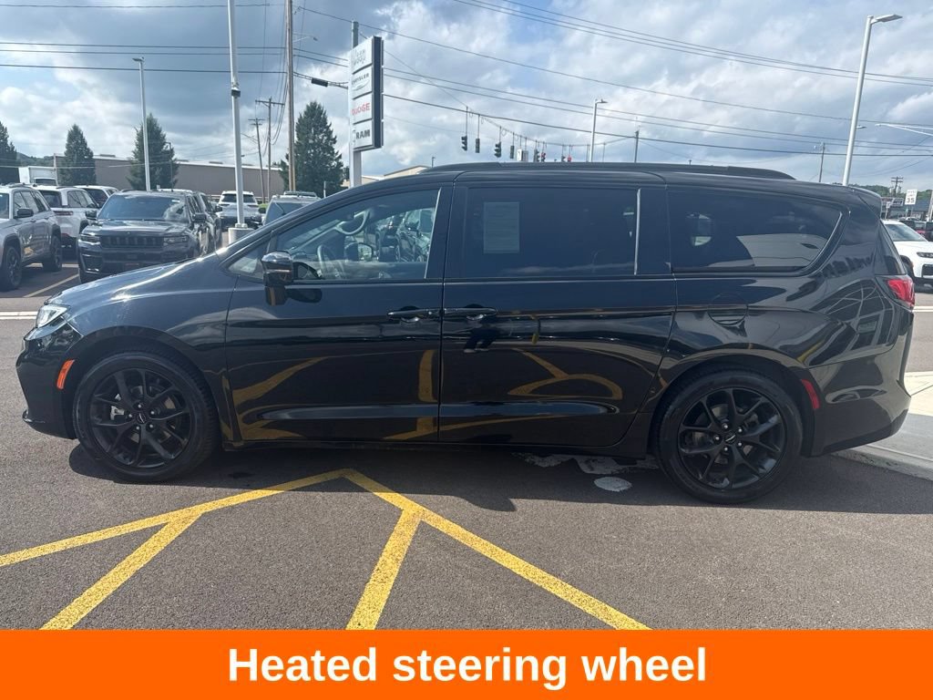 Used 2025 Chrysler Pacifica Limited FWD image 5