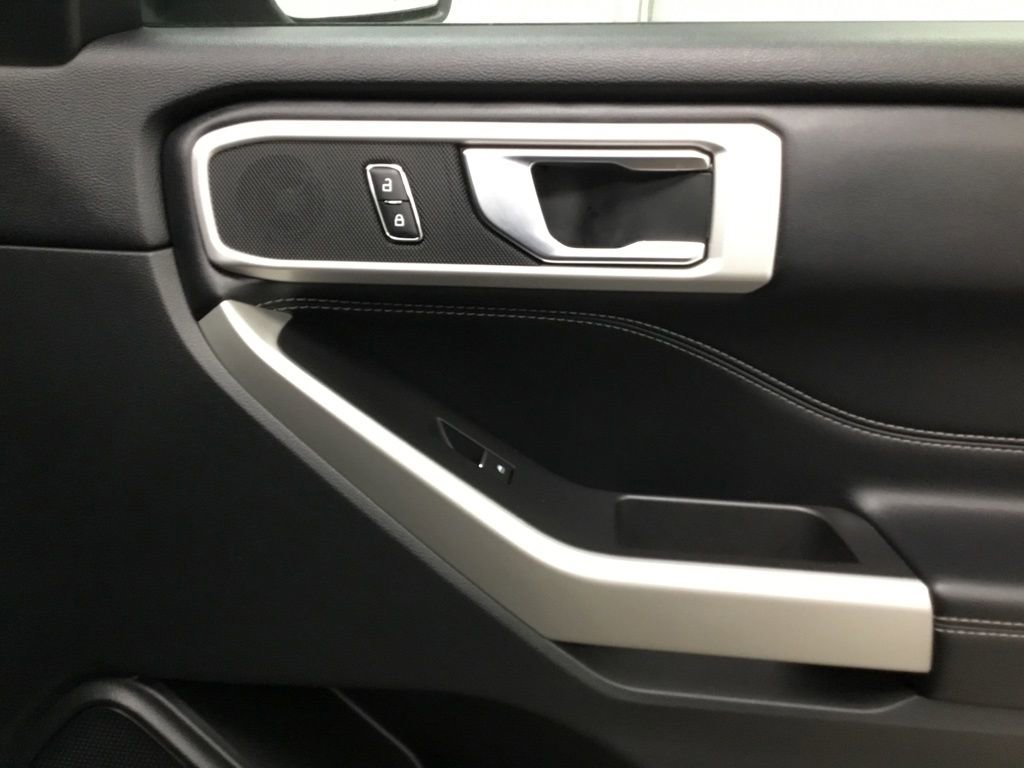 Used 2022 Ford Explorer XLT image 26