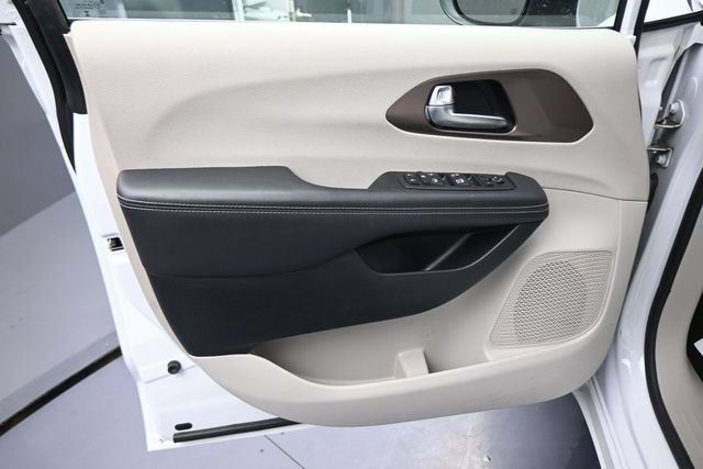 Used 2024 Chrysler Voyager LX FWD image 28