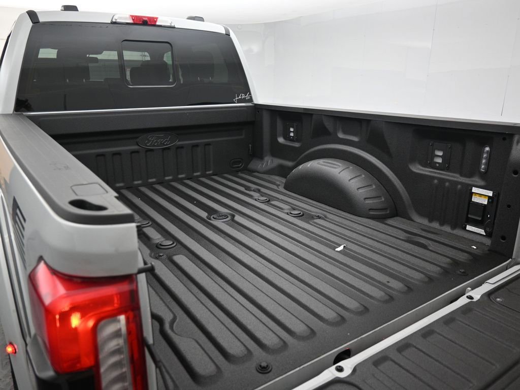New 2026 Ford F250 Lariat w/ Black Appearance Package image 30