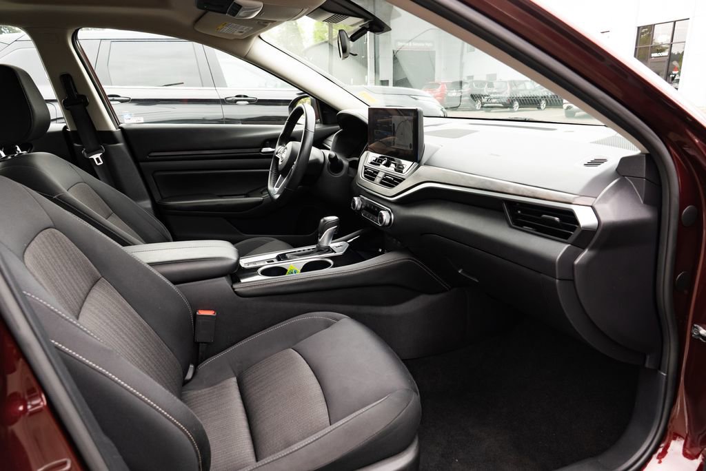 Used 2024 Nissan Altima 2.5 SV w/ SV Premium Package FWD image 25