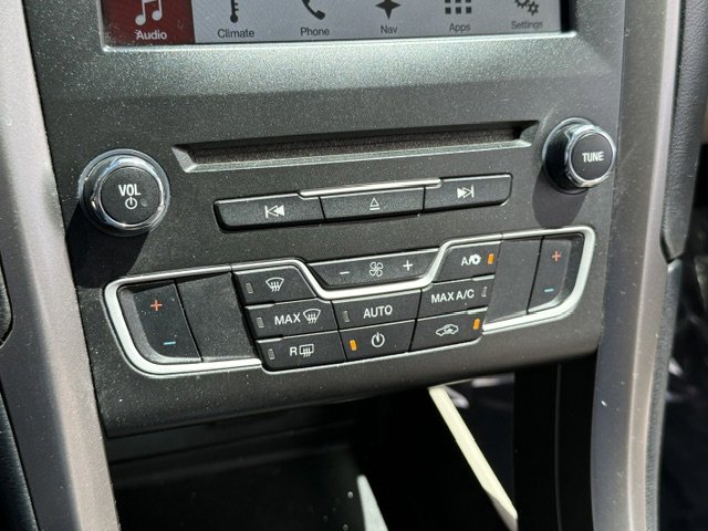 Used 2017 Ford Fusion SE w/ Fusion SE Technology Package image 17