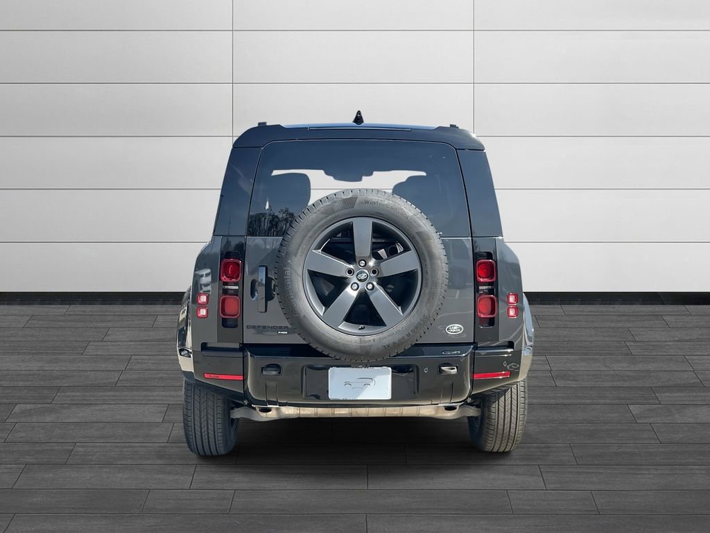 Certified 2022 Land Rover Defender 110 X-Dynamic HSE AWD/4WD image 4