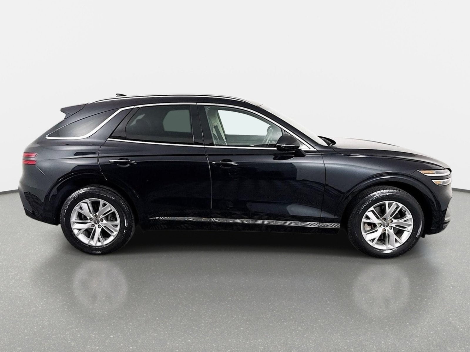 Certified 2022 Genesis GV70 2.5T AWD/4WD image 4