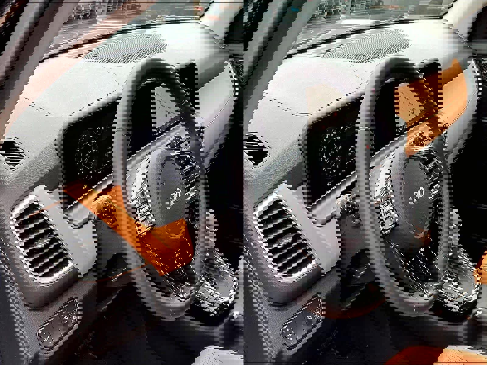 Used 2024 Kia Seltos EX image 8