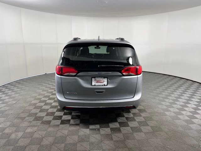 Used 2019 Chrysler Pacifica Touring-L image 6