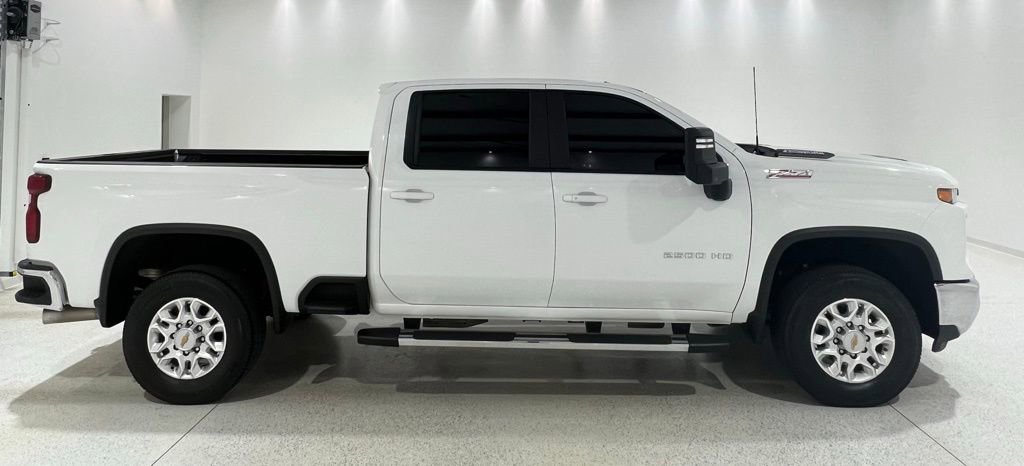 Used 2024 Chevrolet Silverado 2500 LT AWD/4WD image 6