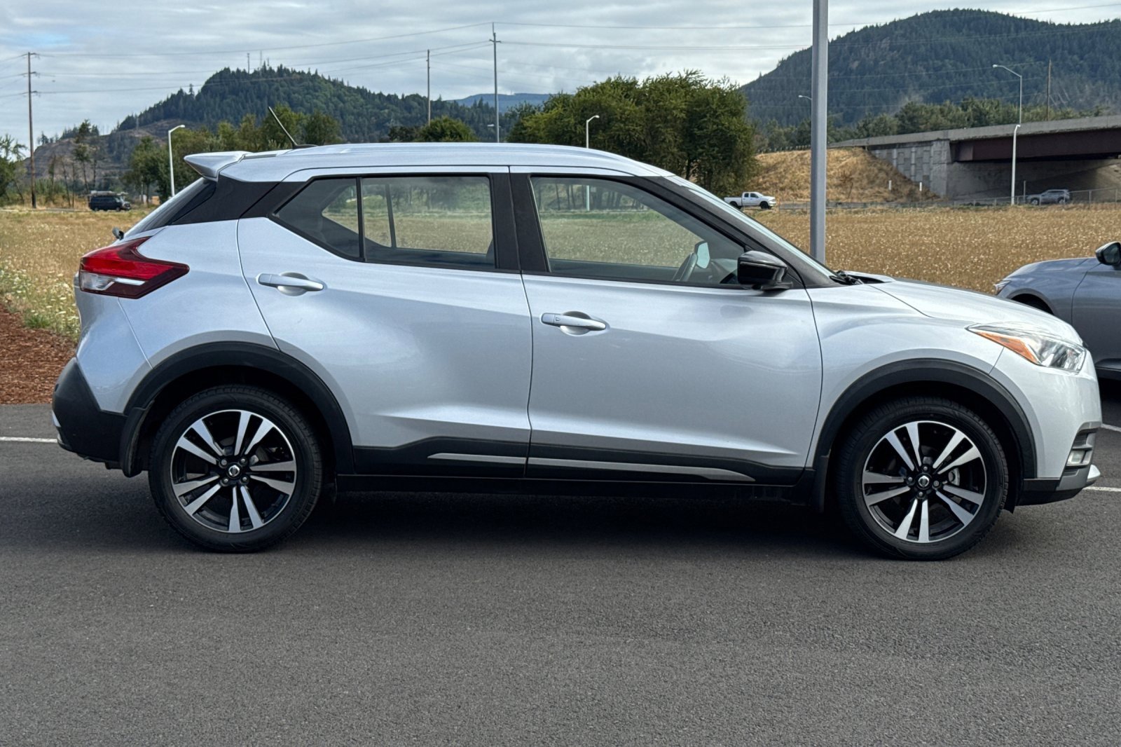 Used 2020 Nissan Kicks SR image 2