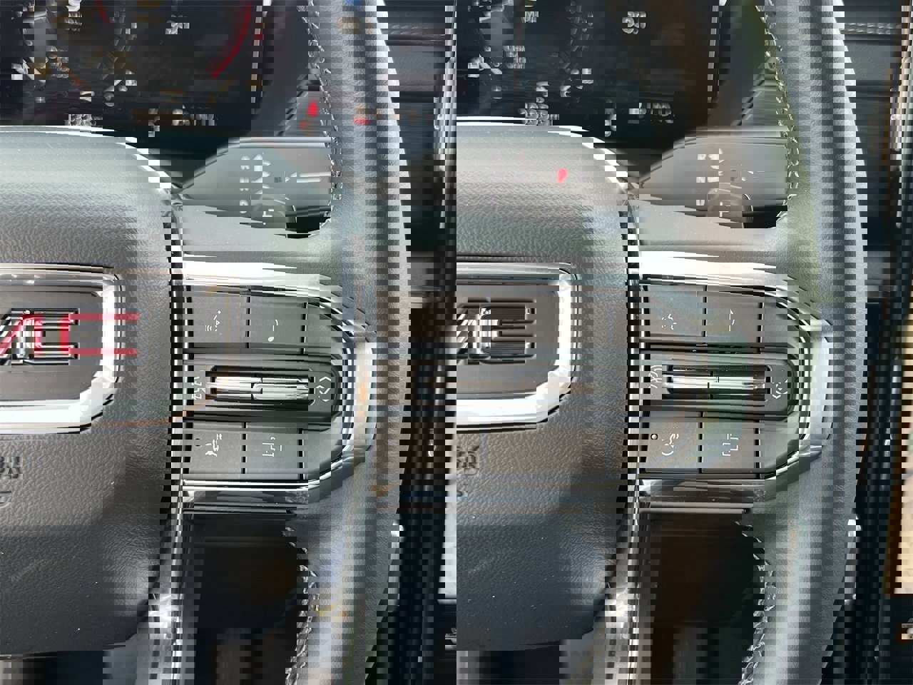 Used 2025 GMC Acadia Elevation image 11