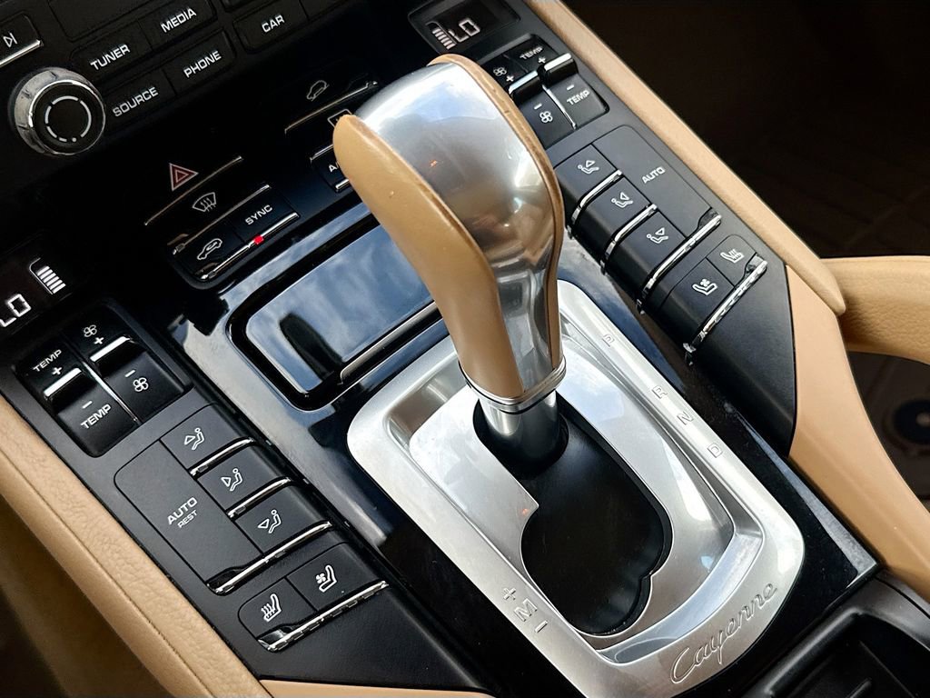 Used 2017 Porsche Cayenne AWD/4WD image 18
