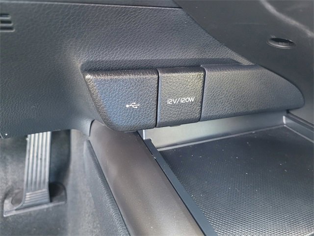 Used 2023 Toyota Camry SE image 14