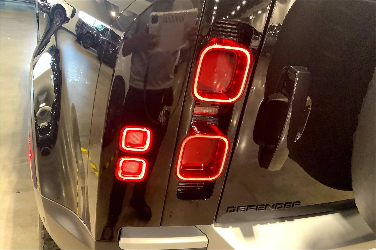 Certified 2025 Land Rover Defender 110 S AWD/4WD image 28
