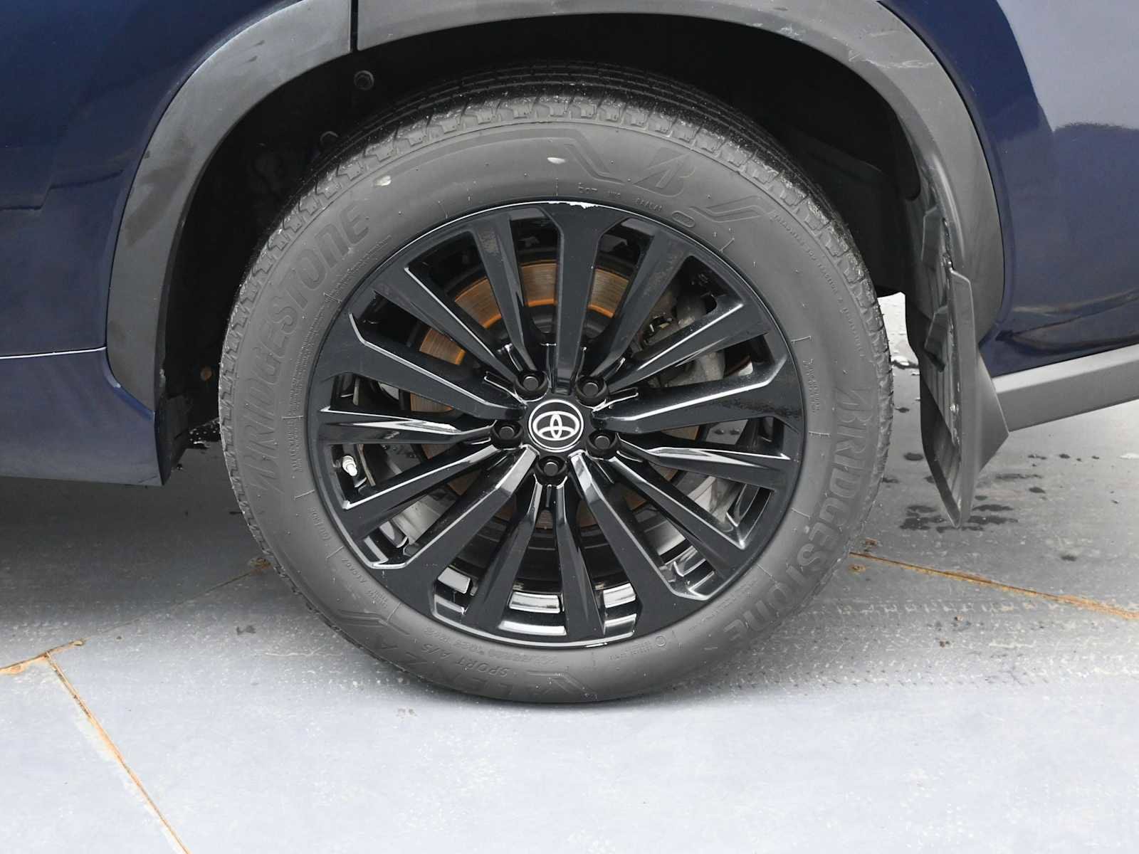 Used 2023 Toyota Highlander XSE AWD/4WD image 5