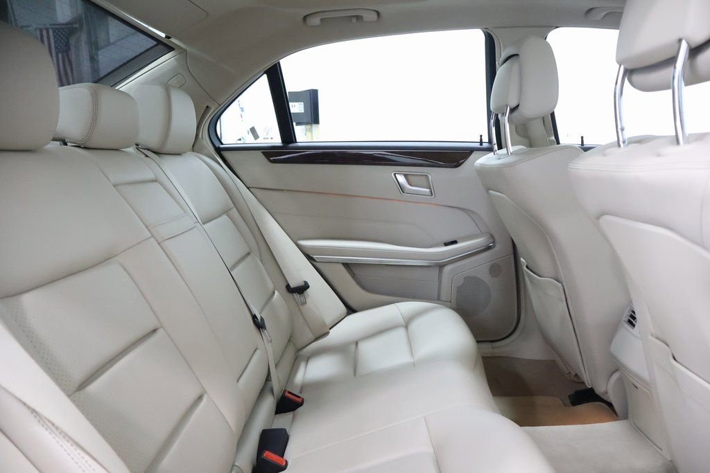 Used 2014 Mercedes-Benz E 350 4MATIC Sedan image 24
