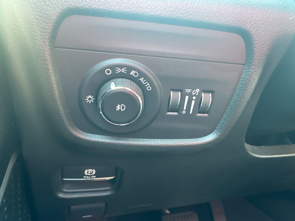 Used 2026 Jeep Grand Cherokee Limited AWD/4WD image 12