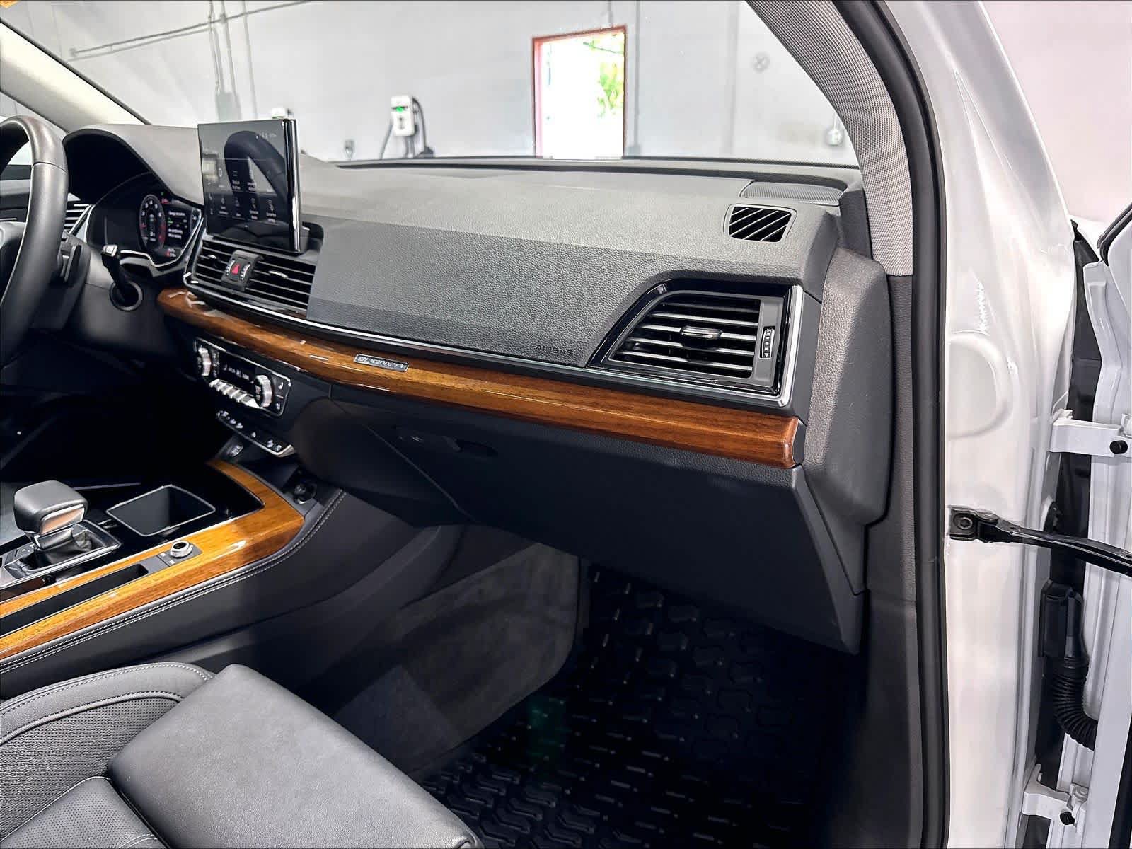 Used 2023 Audi Q5 2.0T Premium Plus w/ Premium Plus Package AWD/4WD image 17