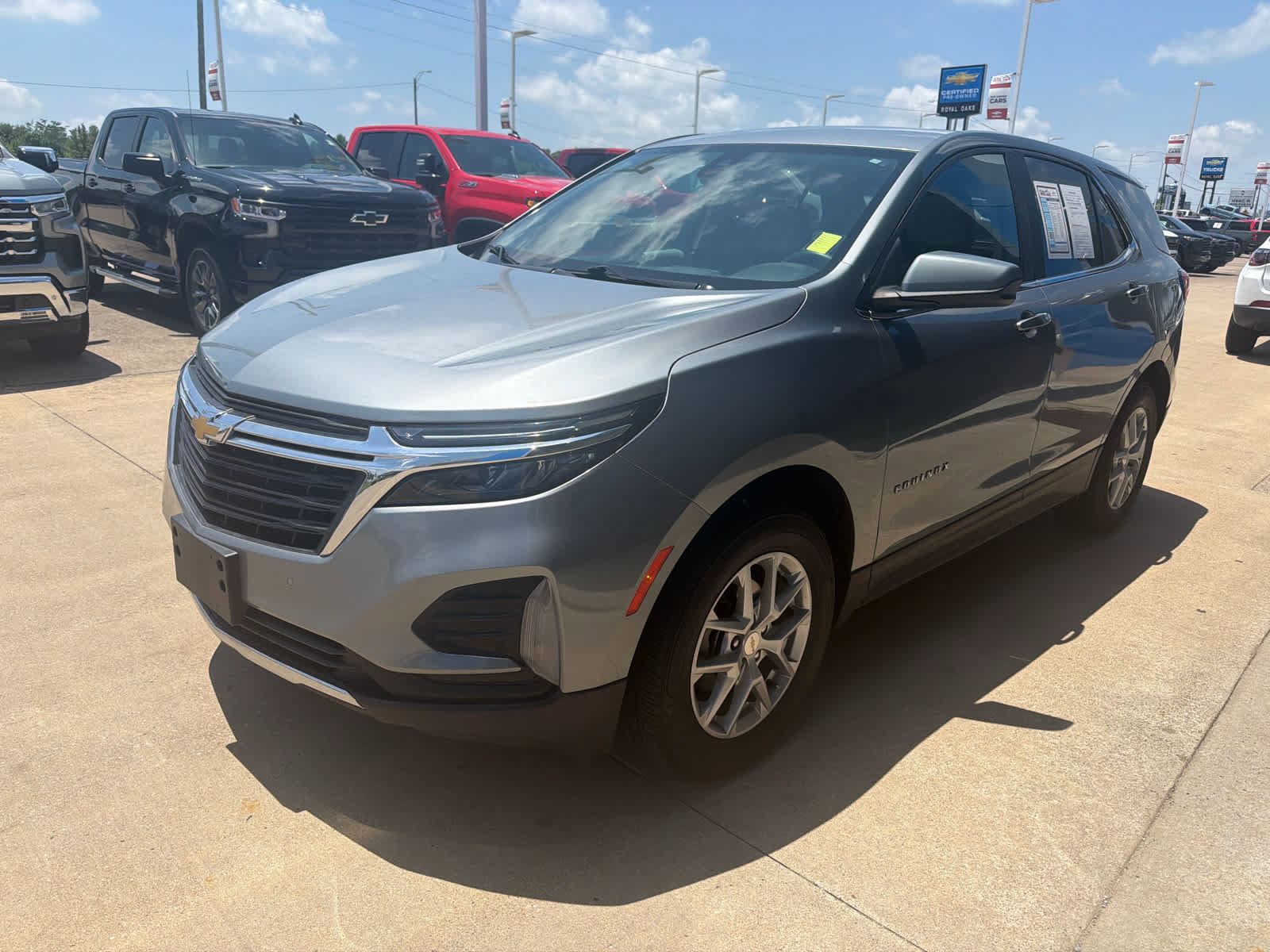 Used 2023 Chevrolet Equinox LT w/ Driver Convenience Package AWD/4WD image 2