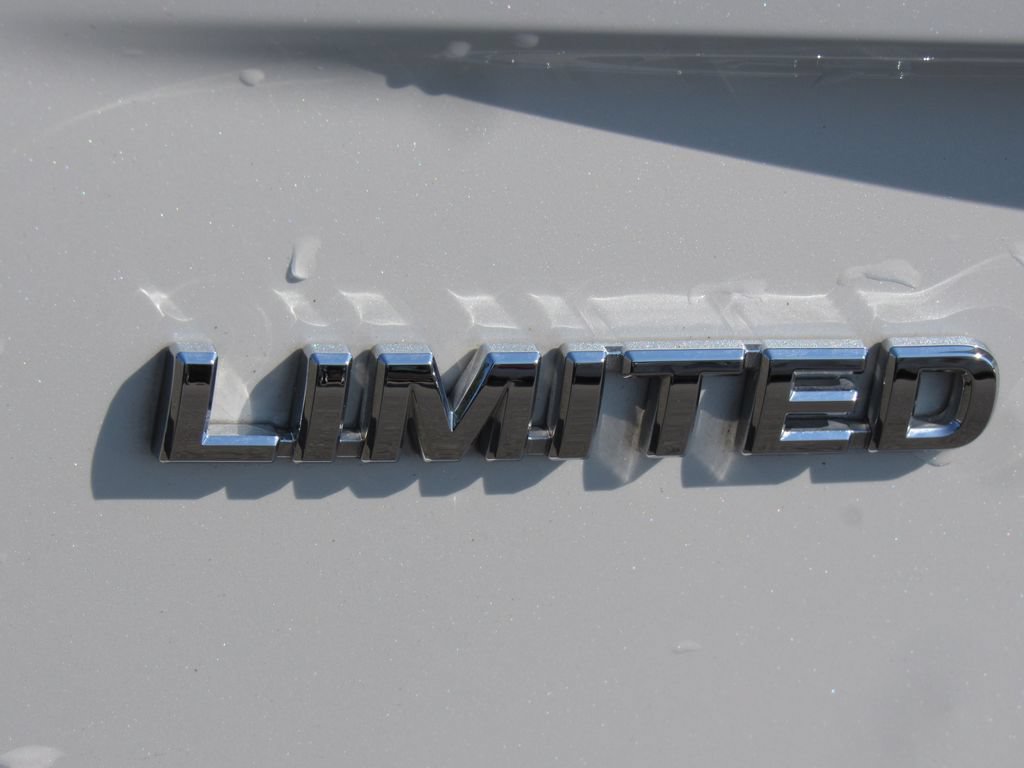 Used 2021 Toyota Prius Prime Limited FWD image 8