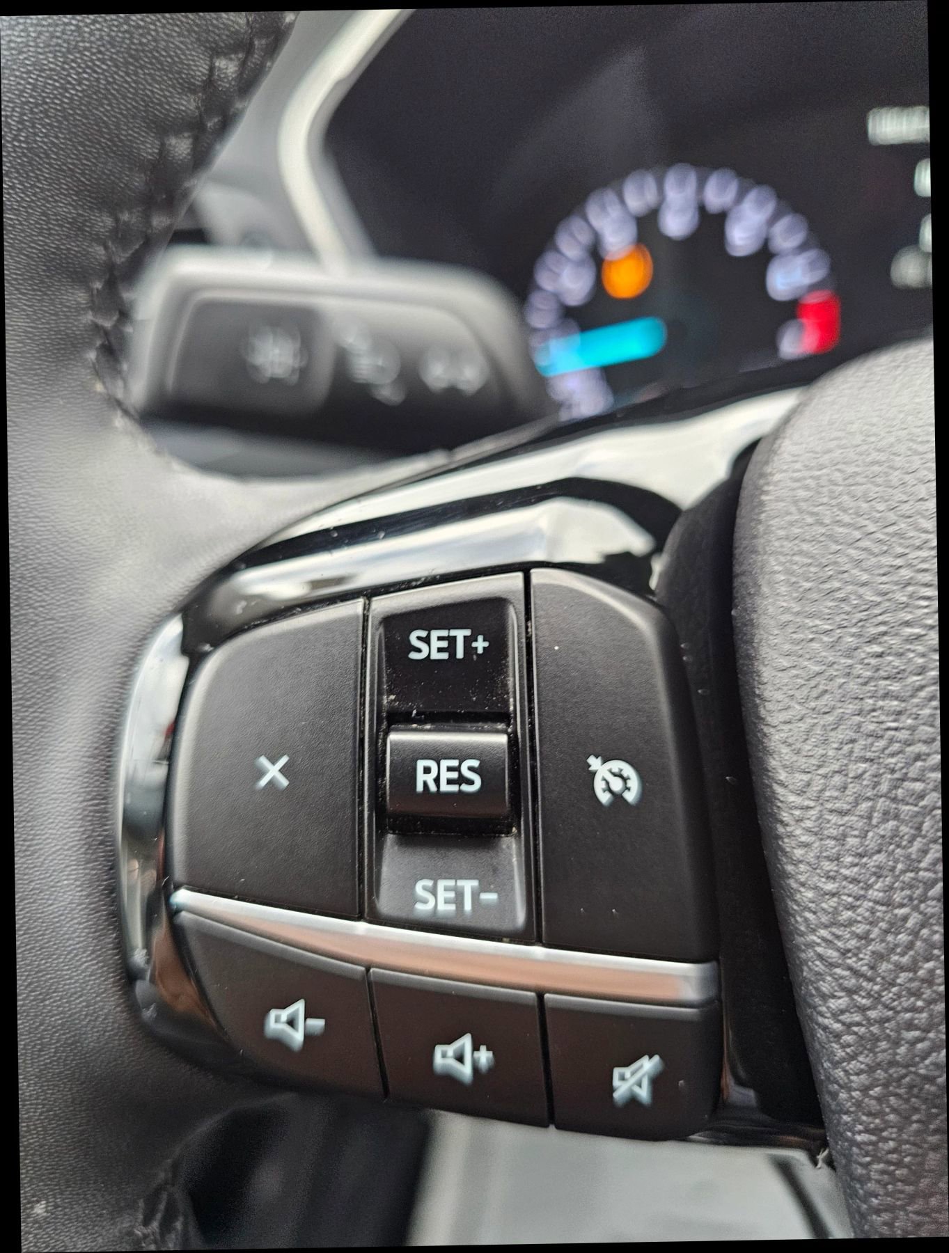 Used 2022 Ford Escape SE w/ Cold Weather Package image 15