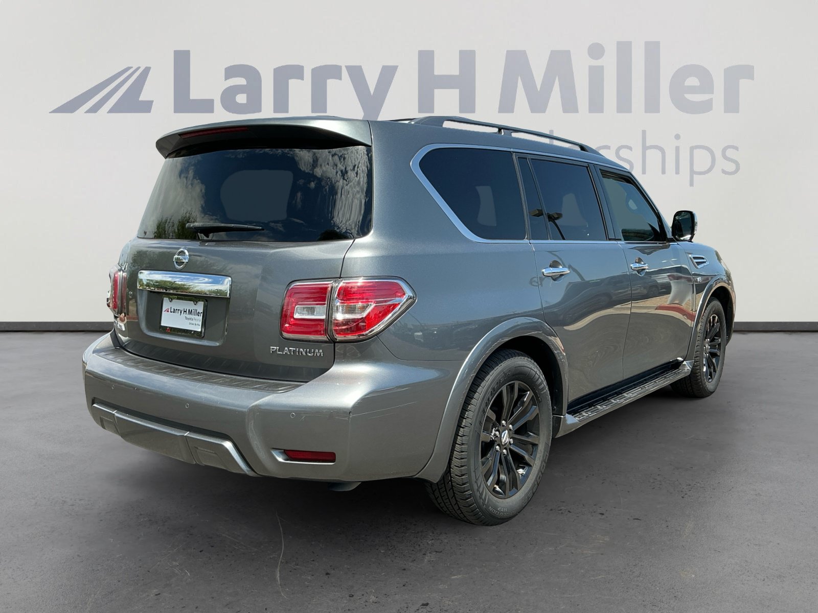 Used 2020 Nissan Armada Platinum w/ Captain's Chairs Package RWD image 5