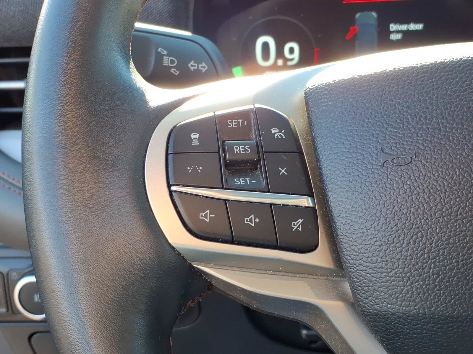 Used 2025 Ford Explorer Active w/ Active Comfort Package AWD/4WD image 19