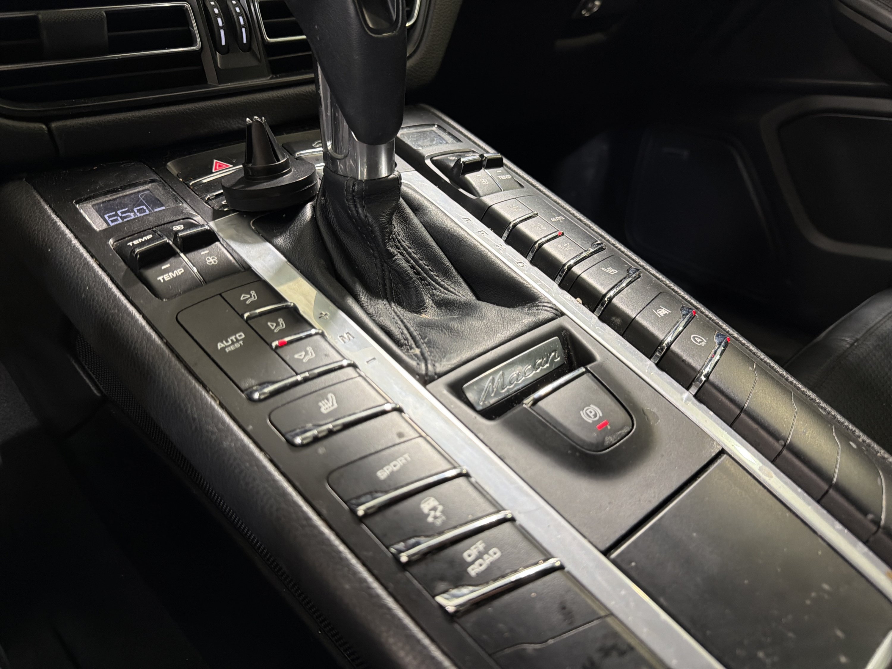 Used 2021 Porsche Macan AWD/4WD image 18