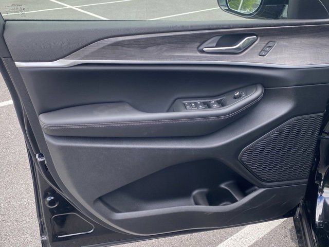 New 2025 Jeep Grand Cherokee L Limited w/ Luxury Tech Group II image 12