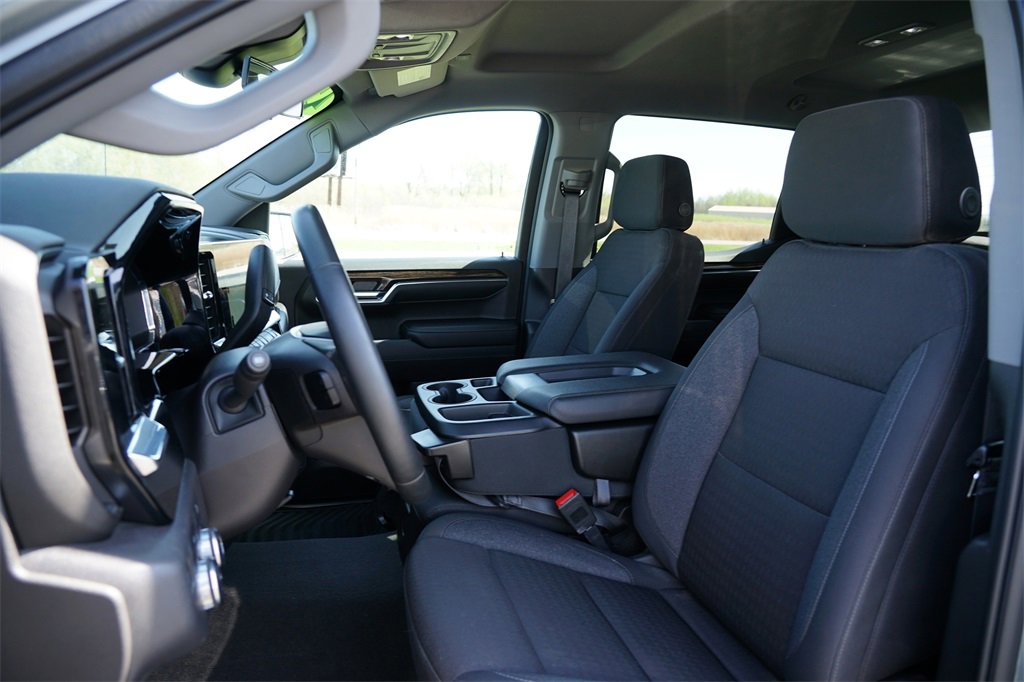 Used 2024 GMC Sierra 1500 Elevation image 12
