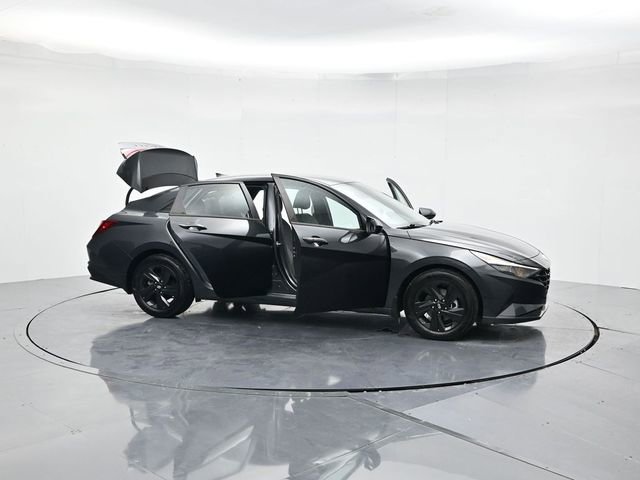 Used 2022 Hyundai Elantra SEL image 48