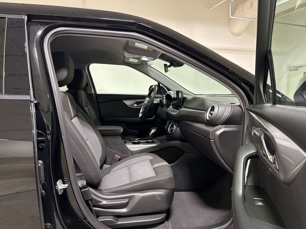 Used 2025 Chevrolet Blazer LT FWD image 21