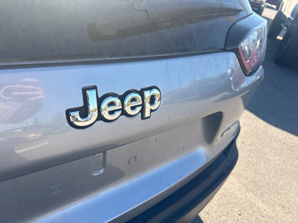 Used 2020 Jeep Cherokee Latitude FWD image 14