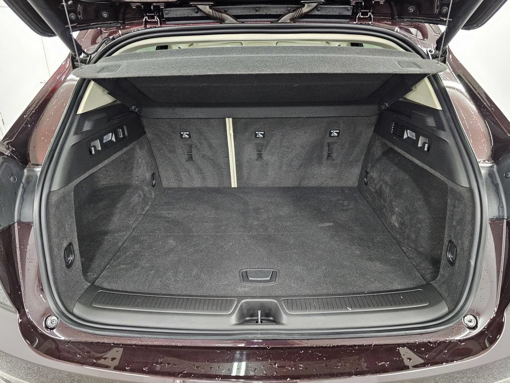 Used 2022 Buick Envision Avenir w/ Premium Seat Package FWD image 33