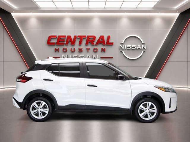 Used 2025 Nissan Kicks Play S FWD image 5