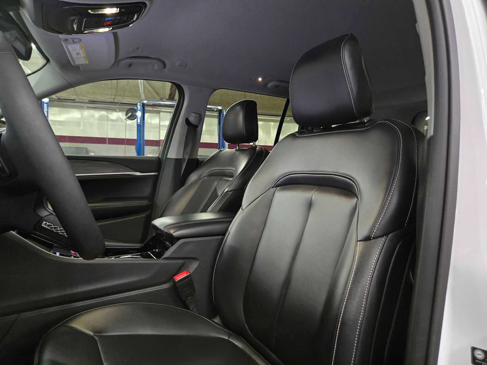Used 2023 Jeep Grand Cherokee Limited w/ Black Appearance Package AWD/4WD image 19