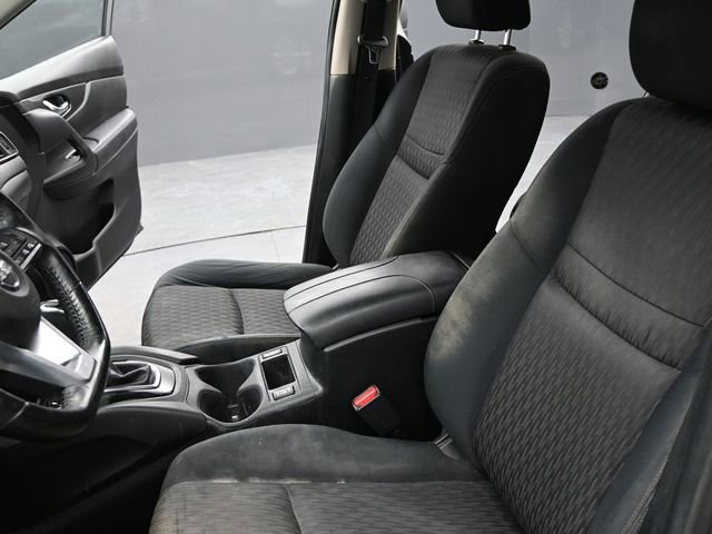 Used 2018 Nissan Rogue SV image 14