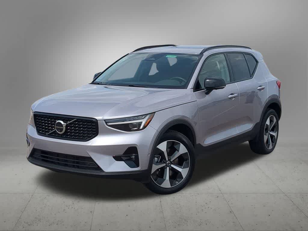 Certified 2026 Volvo XC40 B5 Plus AWD/4WD image 1