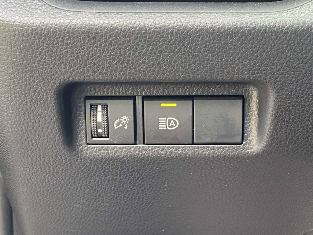 Used 2025 Toyota RAV4 XLE AWD/4WD image 25