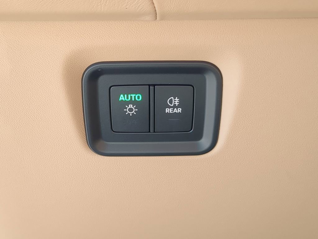 Certified 2025 Porsche Cayenne image 38