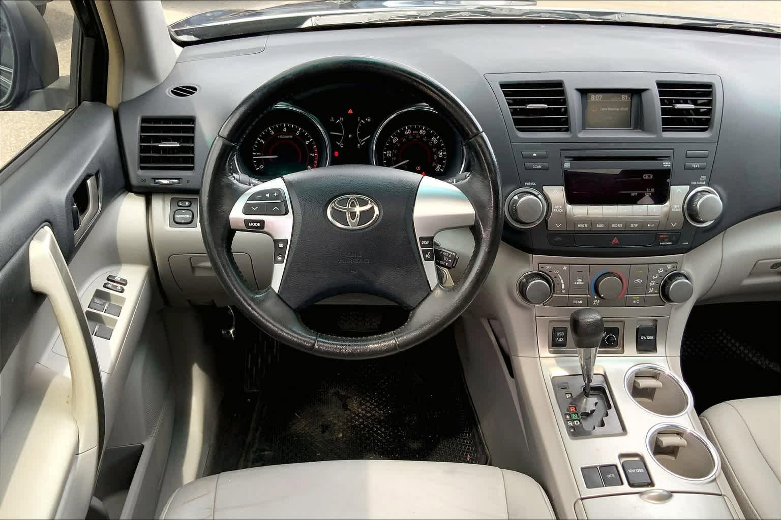 Used 2012 Toyota Highlander SE FWD image 5